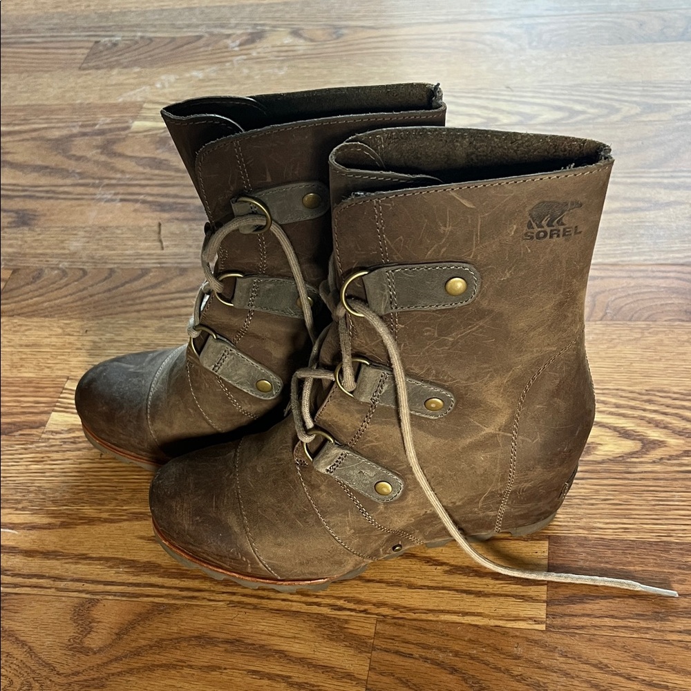 Sorel Women's Dark Brown wedge Lace-Up Boots